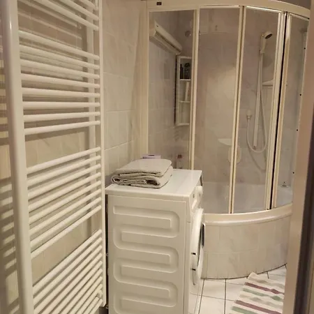 Vintage Apartment *